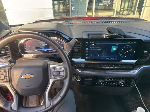 Used 2023 Chevrolet Silverado 1500 LT w/ Z71 Off-Road Package AWD/4WD image 18