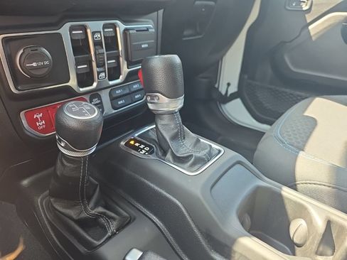 Used 2024 Jeep Wrangler Unlimited Rubicon 4xe AWD/4WD image 17