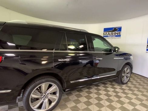 Used 2018 Lincoln Navigator Select AWD/4WD image 2