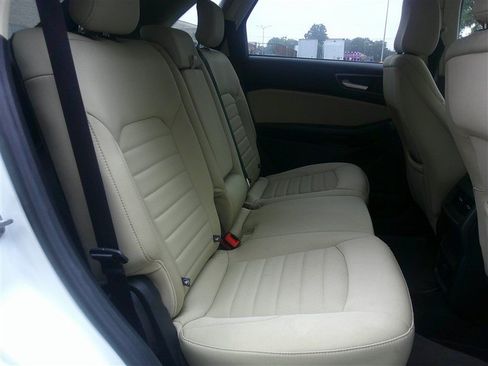 Used 2020 Ford Edge SE FWD image 19