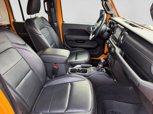 Used 2021 Jeep Wrangler Unlimited Sahara w/ Uconnect 4C Nav & Sound Group AWD/4WD image 18