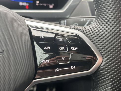 Used 2022 Volkswagen Tiguan SE R-Line image 27