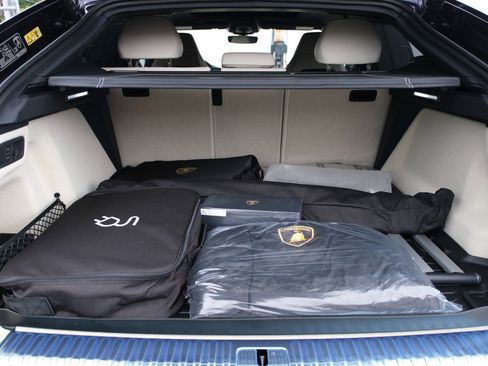 Used 2025 Lamborghini Urus SE image 41