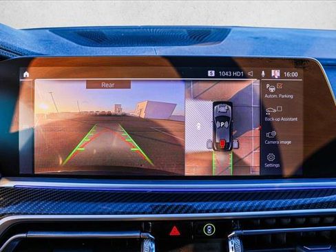 Used 2022 BMW X6 M50i w/ Dynamic Handling Package image 19