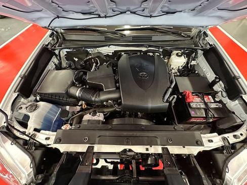 Certified 2023 Toyota Tacoma TRD Off-Road AWD/4WD image 25