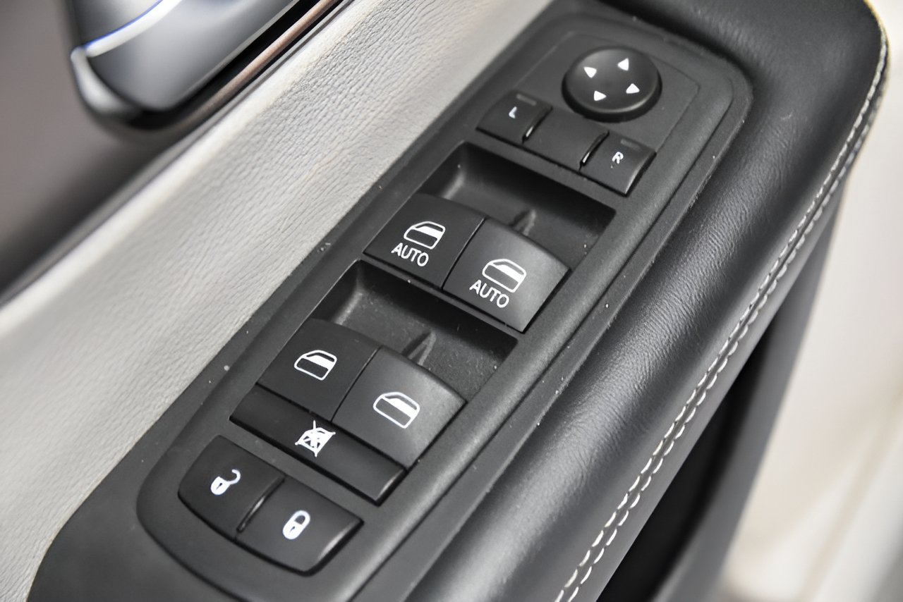 Used 2023 Chrysler Voyager LX FWD image 14