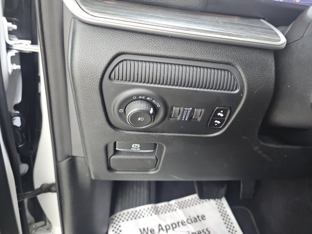 Used 2024 Jeep Wagoneer L Series II w/ Flexible Seating Group AWD/4WD image 28