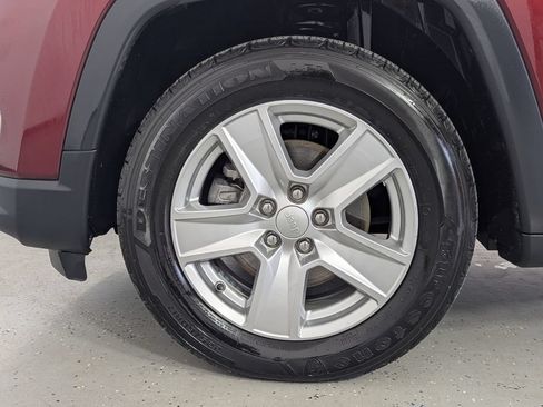 Used 2022 Jeep Compass Latitude FWD image 9