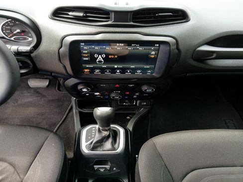 Used 2018 Jeep Renegade Latitude w/ UConnect 8.4 Nav Group image 20