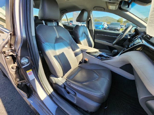 Used 2018 Toyota Camry LE w/ Convenience Package FWD image 29
