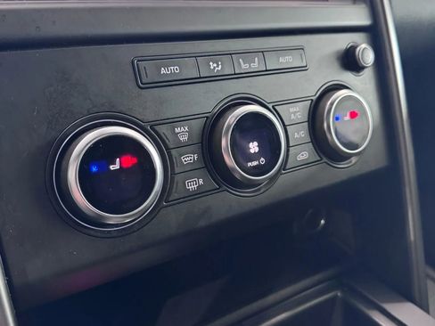 Used 2020 Land Rover Discovery Landmark image 36