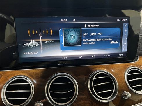 Used 2017 Mercedes-Benz E 300 4MATIC image 33