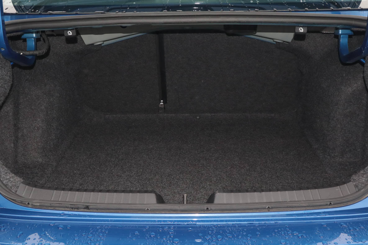 Used 2024 Volkswagen Jetta SE FWD image 9