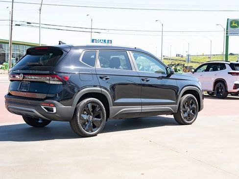 New 2026 Volkswagen Taos SE FWD image 6