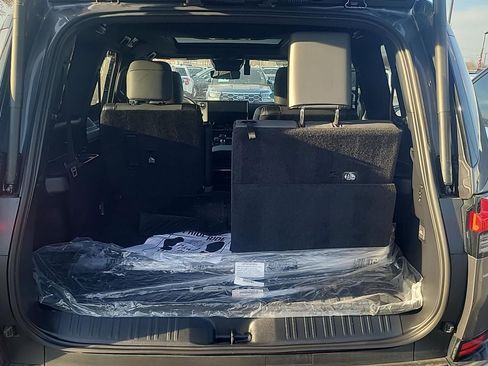 Used 2025 Lexus GX 550 w/ Accessory Package (2T) image 8