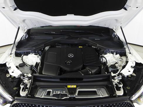 Used 2024 Mercedes-Benz GLC 300 4MATIC image 6