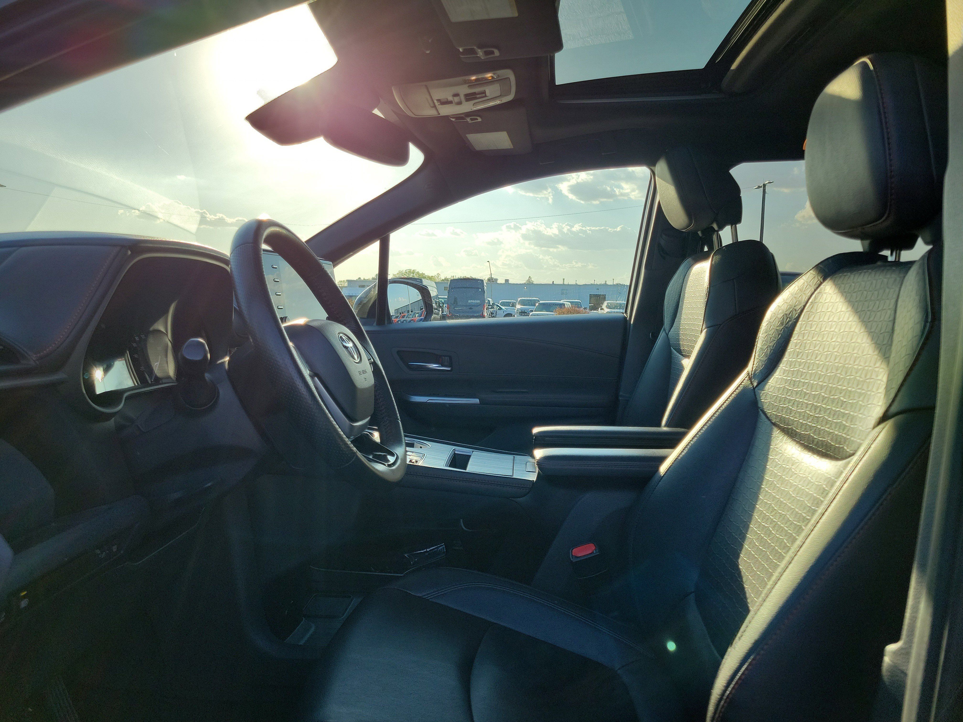 Used 2023 Toyota Sienna XSE FWD image 15