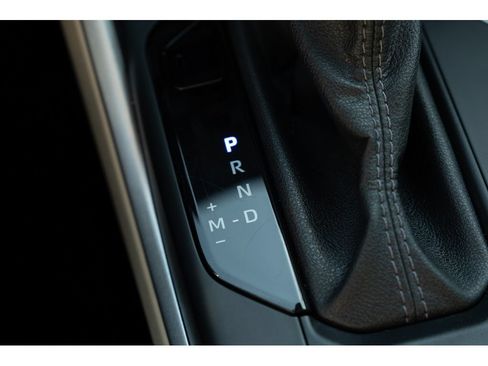 Used 2025 Toyota Highlander XLE FWD image 27