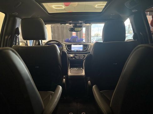 Used 2026 Chrysler Pacifica Limited w/ S Appearance Package image 18