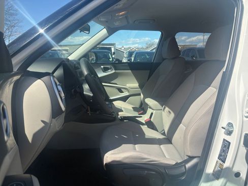Used 2025 Kia Soul LX w/ LX Technology Package image 24