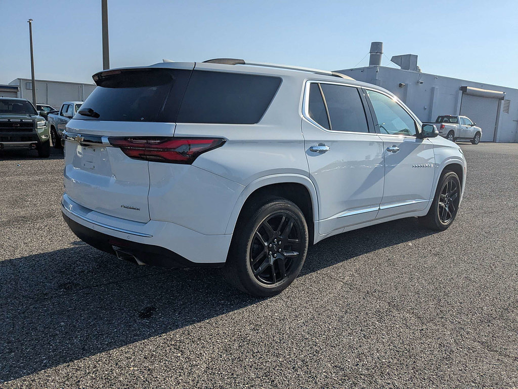 Used 2023 Chevrolet Traverse Premier FWD image 4