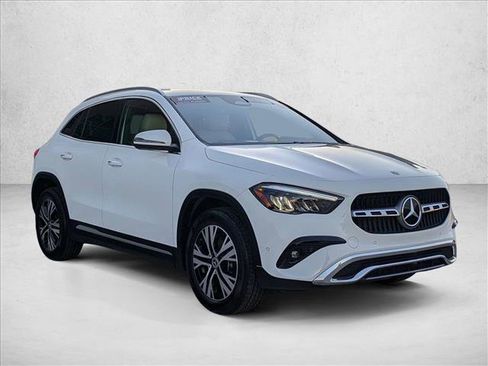 Certified 2025 Mercedes-Benz GLA 250 4MATIC w/ Driver Assistance Package image 3