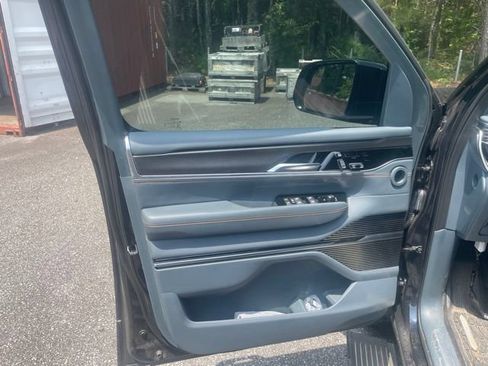 Used 2023 Jeep Grand Wagoneer L Series III w/ Rear Seat Video Group 1 AWD/4WD image 10