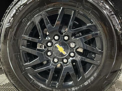 Used 2025 Chevrolet Silverado EV LT image 37