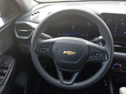 Used 2025 Chevrolet TrailBlazer LT AWD/4WD image 35