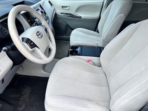 Used 2014 Toyota Sienna LE FWD image 5