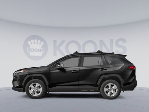 Used 2022 Toyota RAV4 XLE Premium AWD/4WD image 4