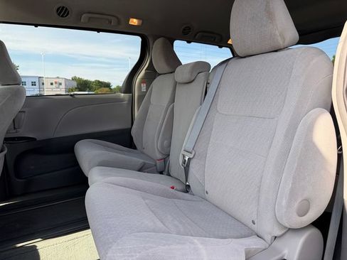 Used 2015 Toyota Sienna LE FWD image 15