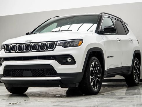 Used 2024 Jeep Compass Limited image 8