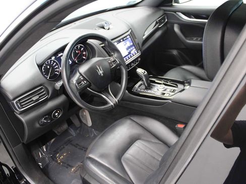 Used 2021 Maserati Levante image 17