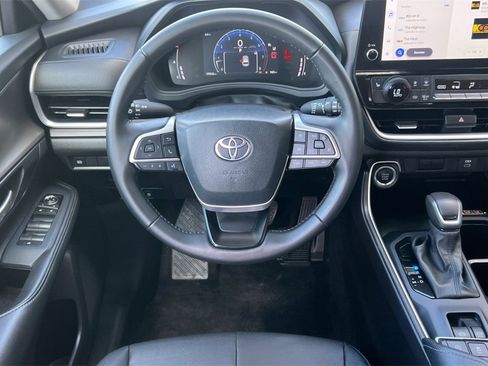 Certified 2025 Toyota Grand Highlander AWD image 16