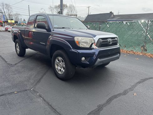 Used 2013 Toyota Tacoma V6 4x4 4dr Access Cab 6.1 ft S image 11