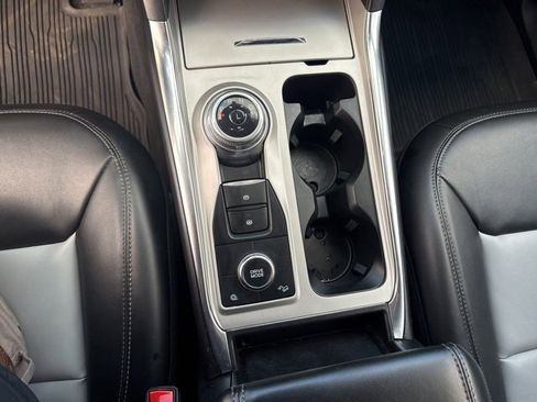 Used 2022 Ford Explorer XLT w/ Equipment Group 202A image 24