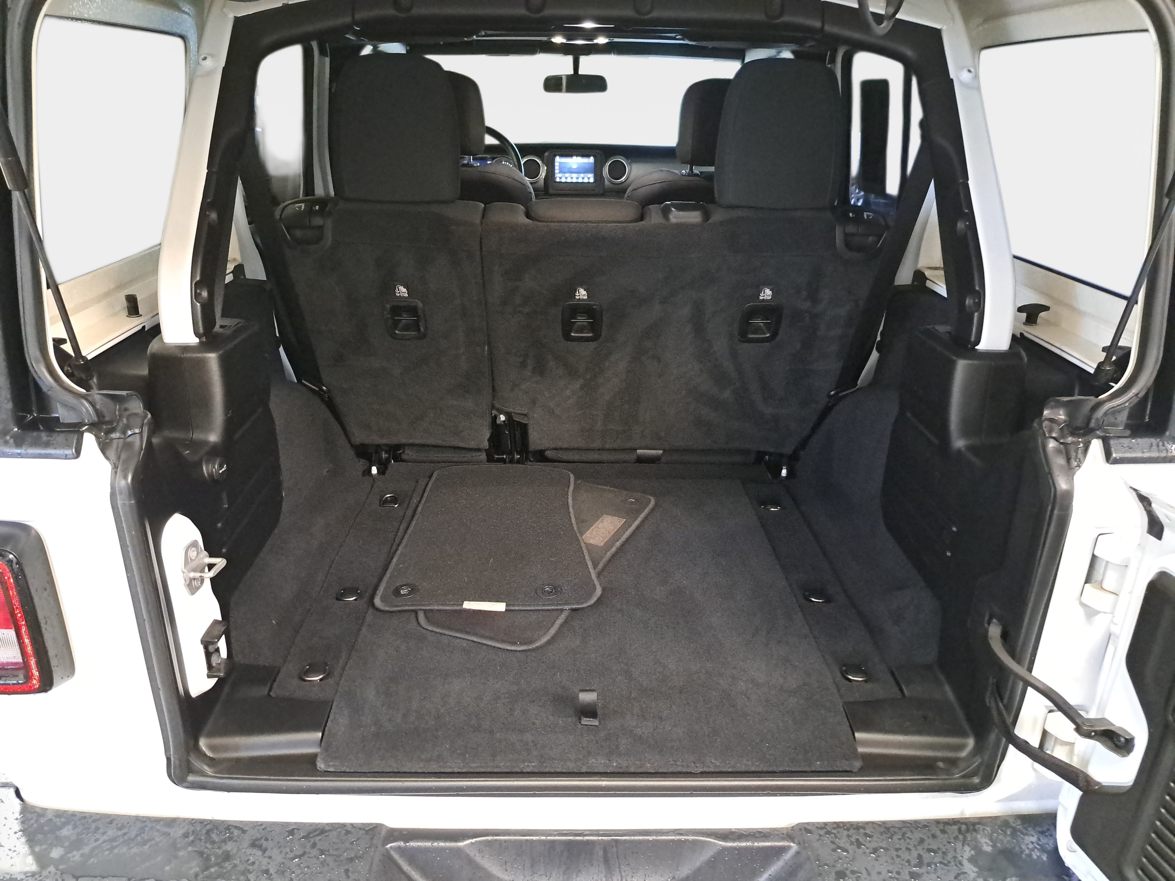 Used 2020 Jeep Wrangler Unlimited Sahara AWD/4WD image 12