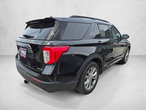 Used 2022 Ford Explorer XLT w/ Equipment Group 202A AWD/4WD image 4