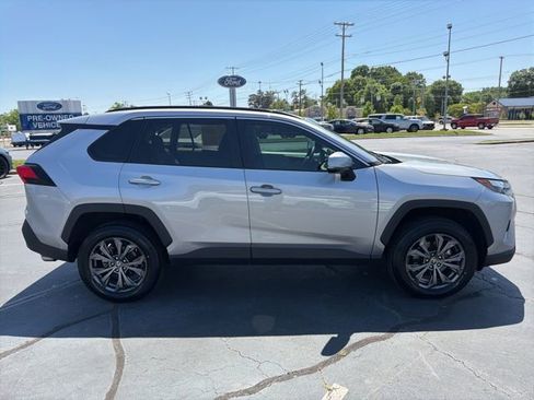 Used 2023 Toyota RAV4 XLE Premium image 8