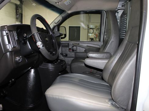 Used 2012 Chevrolet Express 1500 RWD image 8