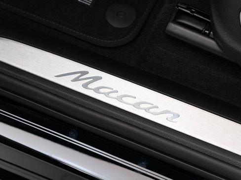 Certified 2025 Porsche Macan AWD/4WD image 14