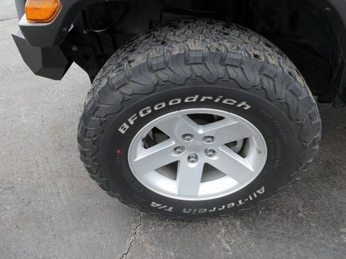 Used 2019 Jeep Wrangler Sport image 9