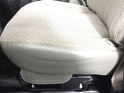 Used 2018 Chevrolet Express 2500 w/ Driver Convenience Package image 25