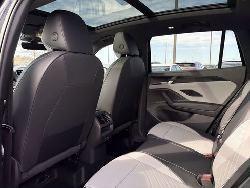 New 2026 Volkswagen Tiguan SE R-Line FWD image 13