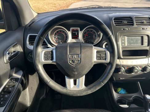 Used 2018 Dodge Journey SE w/ Popular Equipment Group image 9