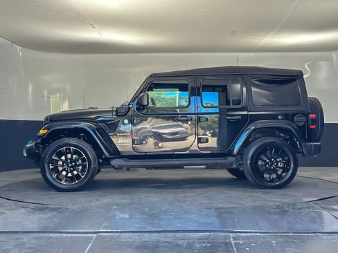 Used 2023 Jeep Wrangler Unlimited Sahara AWD/4WD image 6