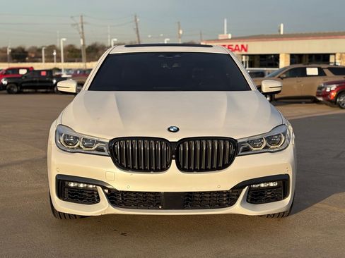 Used 2017 BMW 750i image 3