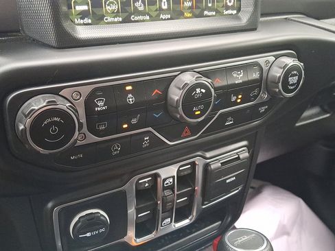 Certified 2022 Jeep Gladiator Willys image 29