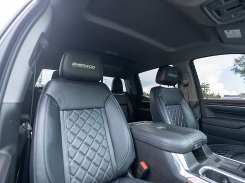 Used 2022 GMC Sierra 1500 Elevation w/ Preferred Package AWD/4WD image 12